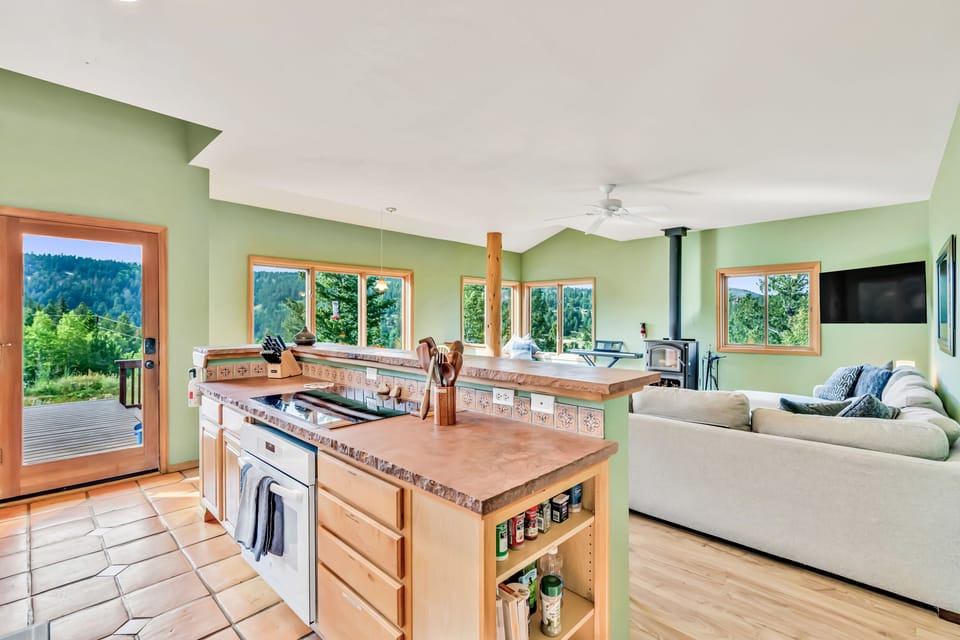 Open floor plan great for entertaining friends and family