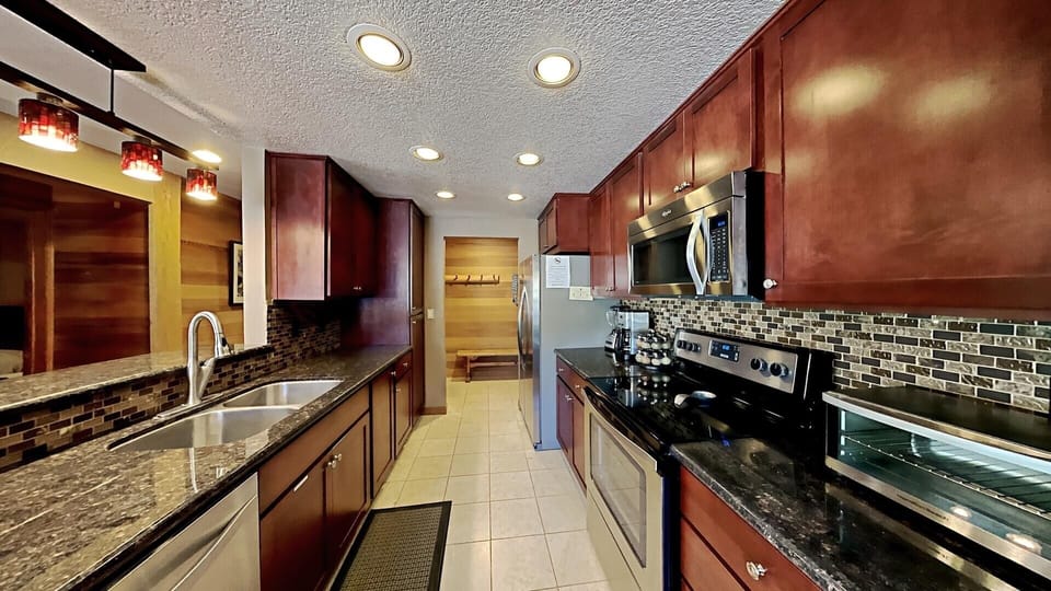 Deluxe Kitchen Amenities