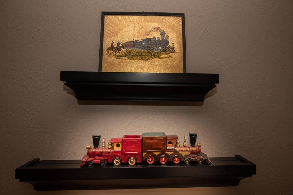 Enjoy the fun decor of the River Rock Cabin! 27 Miles to Wolf Creek Ski Area, and 10 min. to the rivers and dining of downtown Pagosa, fun awaits!