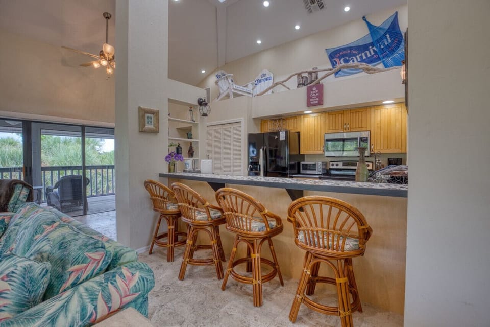 Kitchen/bar area