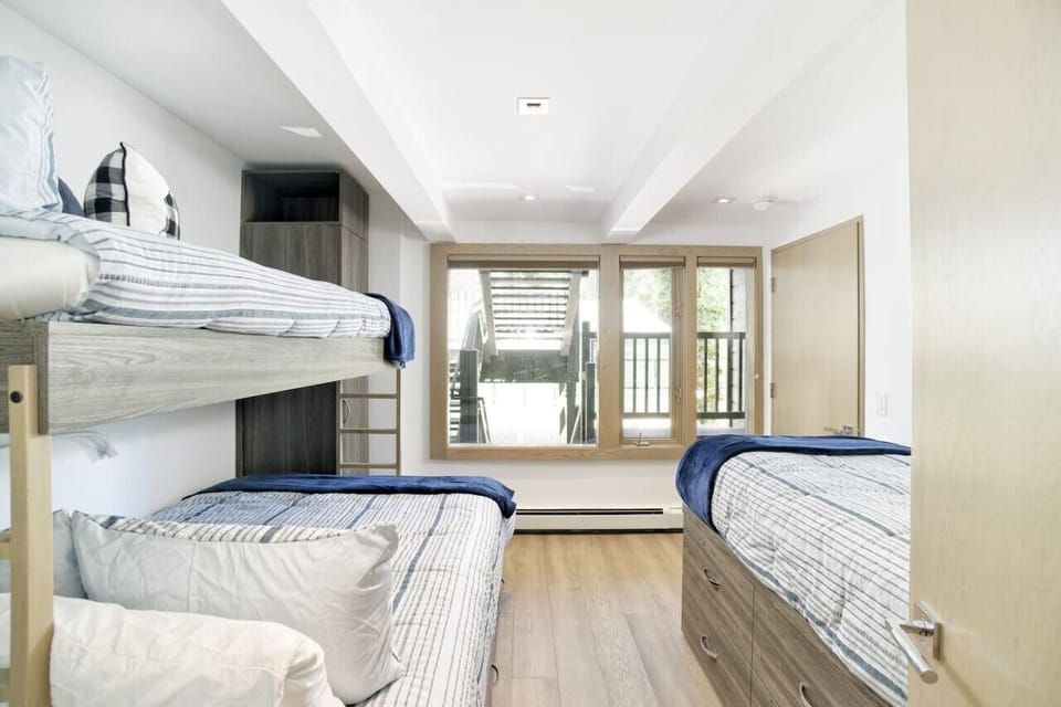 Bedroom 2 -  Twin & Twin over Full Bunk