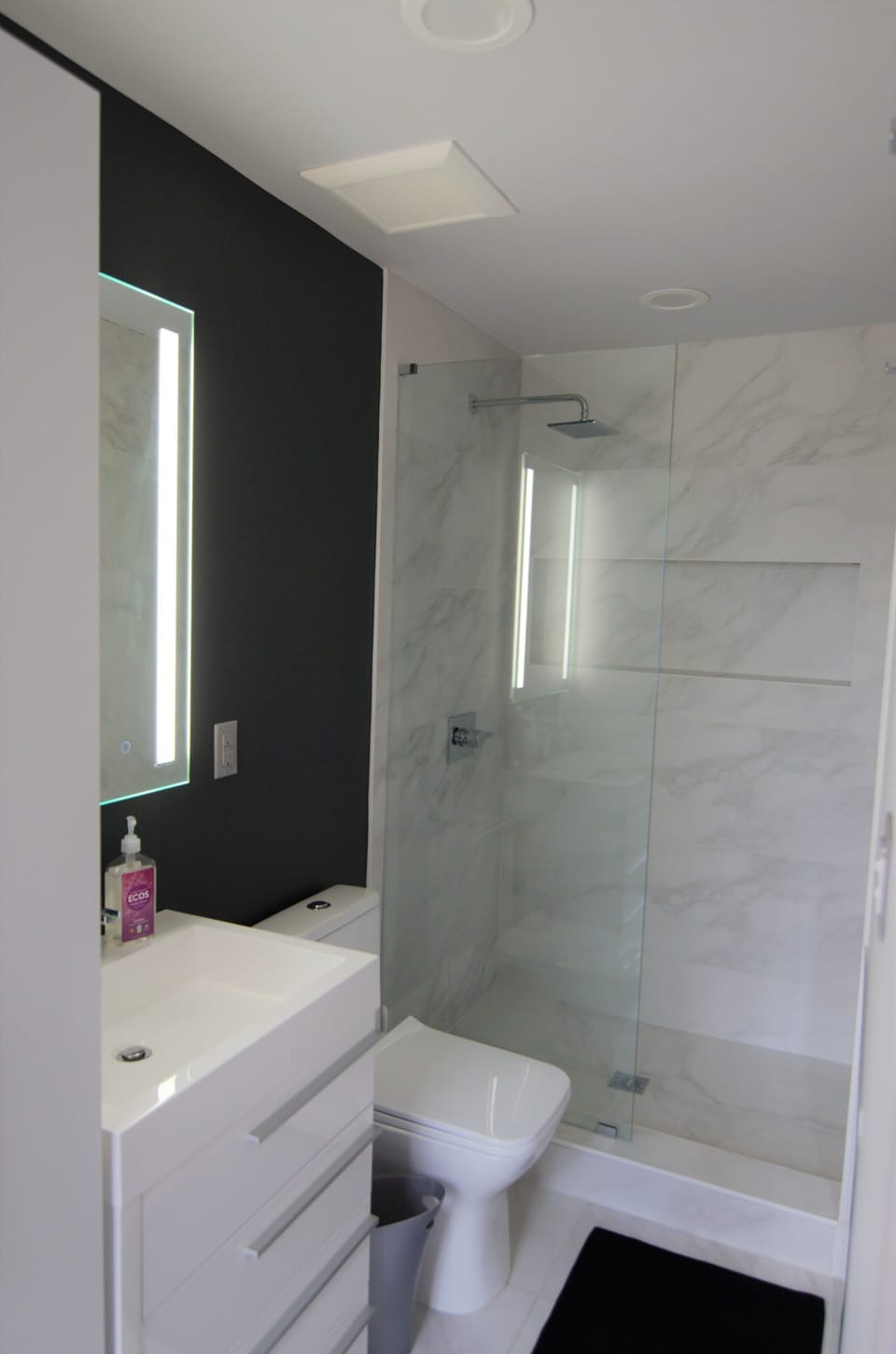 Illuminated mirror in the bathroom