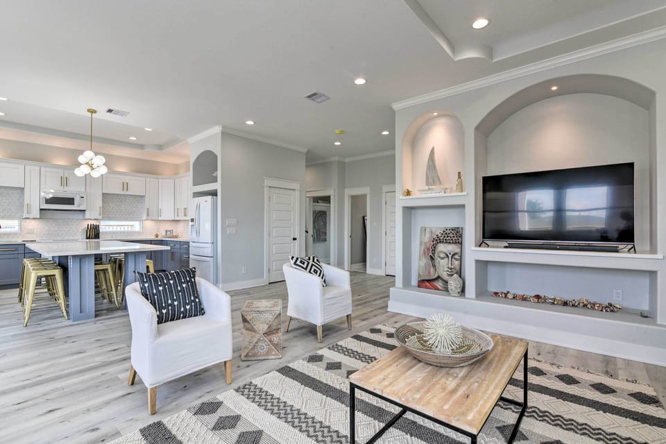 Living Room | Smart TV | Free WiFi