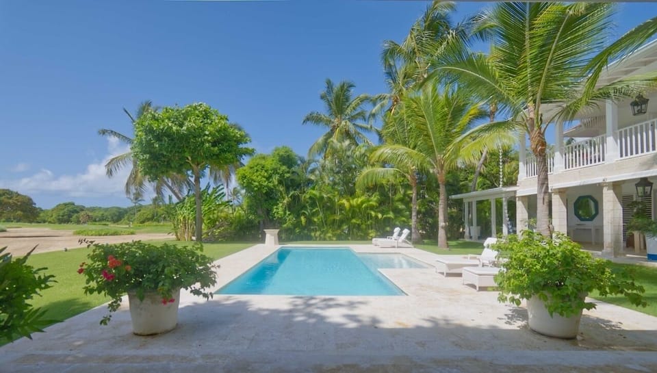 Cozy ocean view villa just minutes from golf and private beaches (6338)