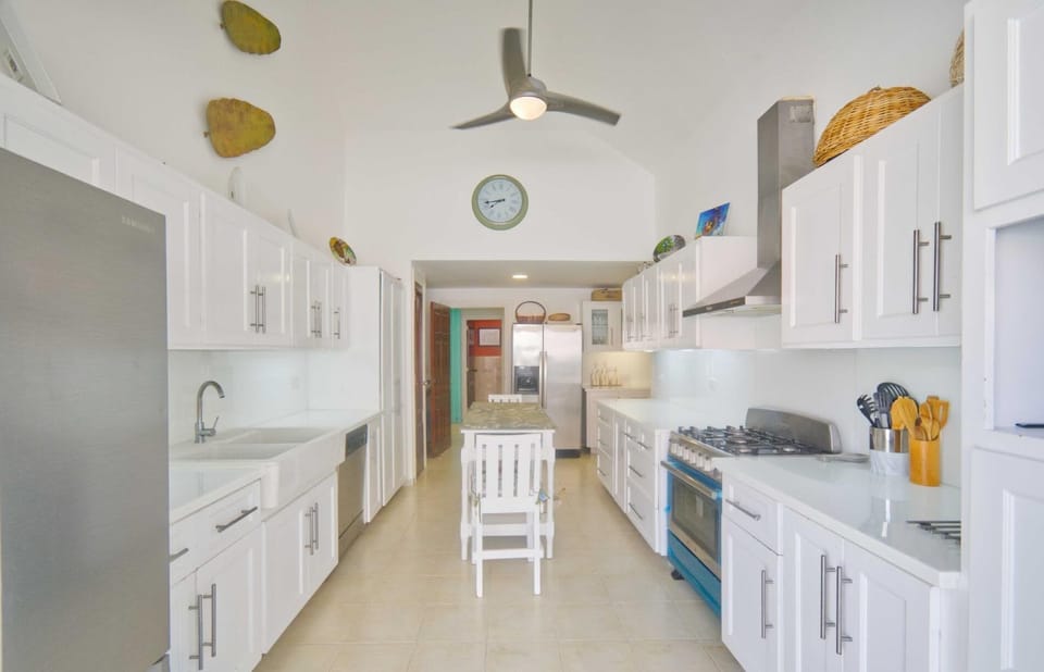 Cozy ocean view villa just minutes from golf and private beaches (6365)
