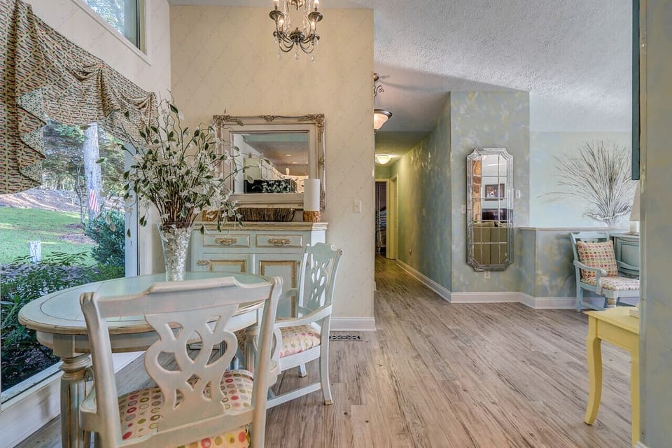 Enjoy the breakfast nook - the perfect place for that morning cup of coffee