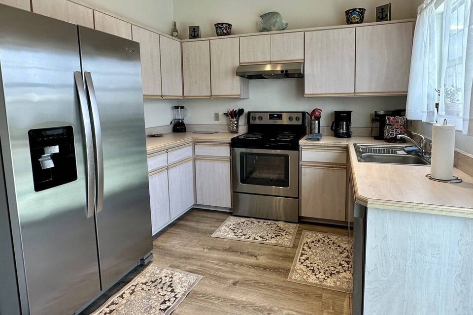 Get ready to whip up your favorite dishes in this fully stocked kitchen, equipped with everything you need to cook, bake, and entertain!