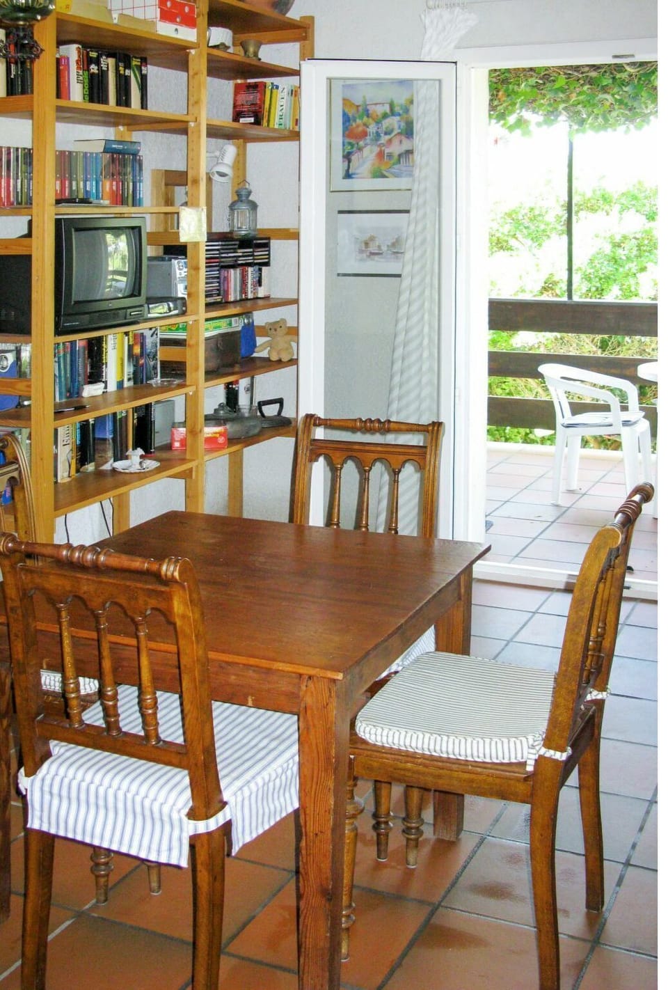 Table, Furniture, Shelf, Chair, Wood, Interior Design, Shelving, Wood Stain, Flooring, Floor