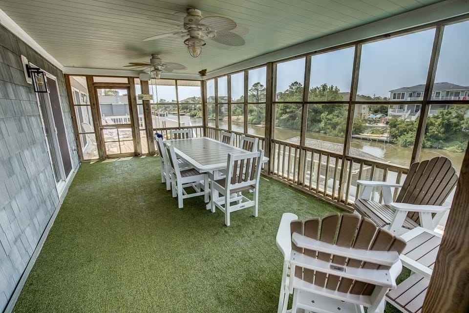 Top-Level Screened Porch
