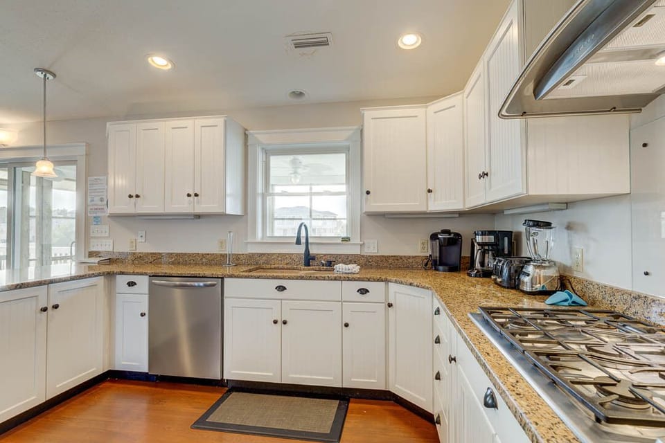 Top-Level Kitchen with Bar (seats 3)
