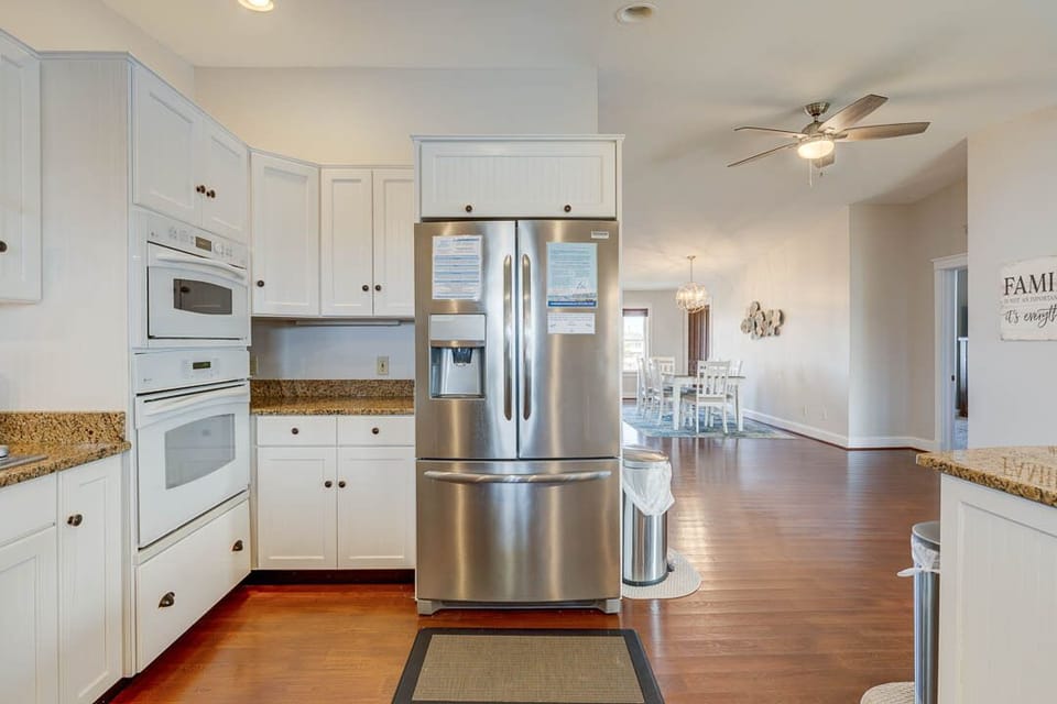 Top-Level Kitchen with Bar (seats 3)