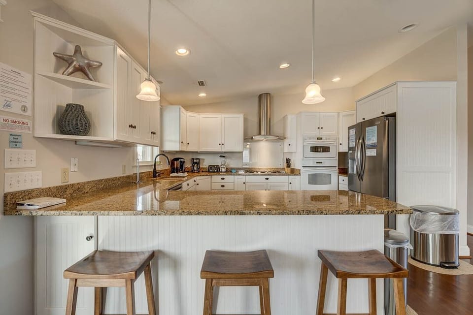 Top-Level Kitchen with Bar (seats 3)