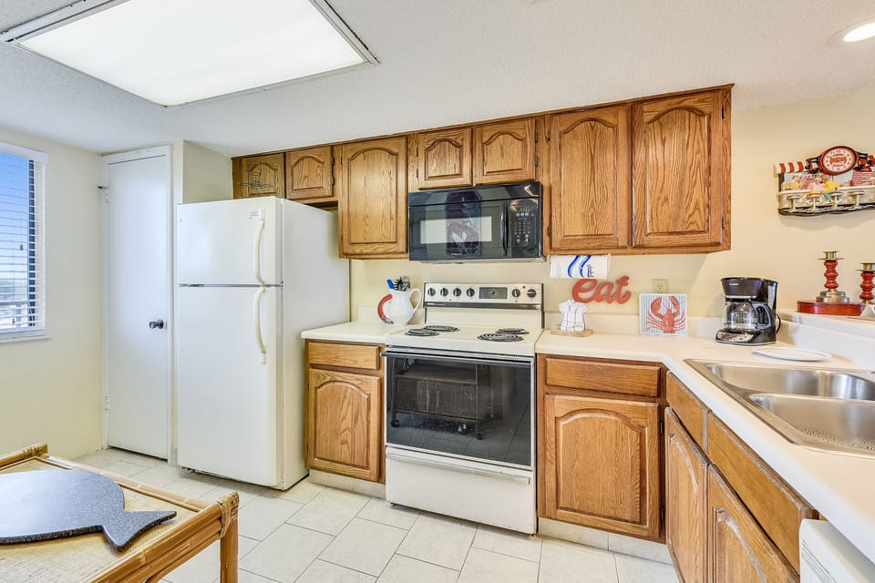 Fully Stocked Kitchen