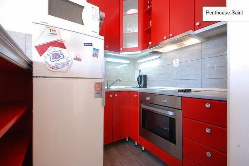 Stellar Amenities at Your Fingertips.
Penthouse Saint Fully Equipped Kitchen.
