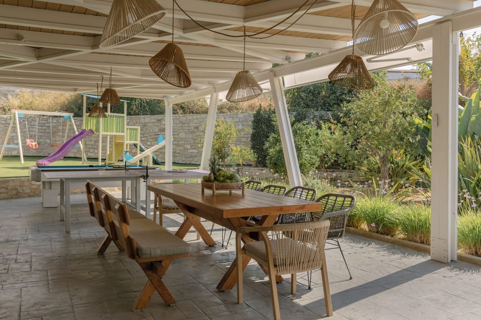 A relaxing countryside-style lunch break