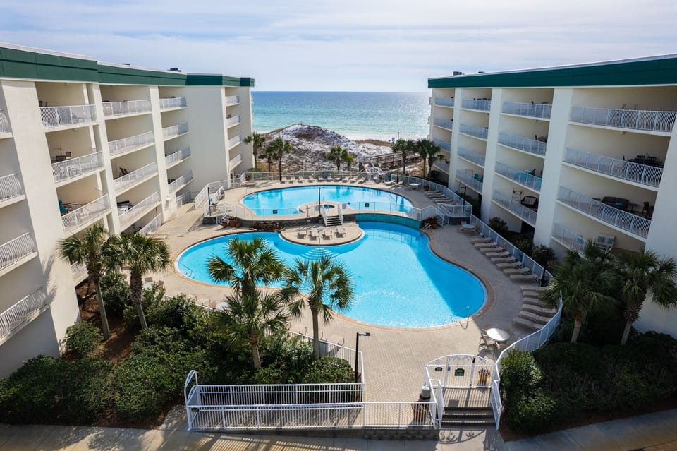 Family-friendly resort with a stunning view from building C