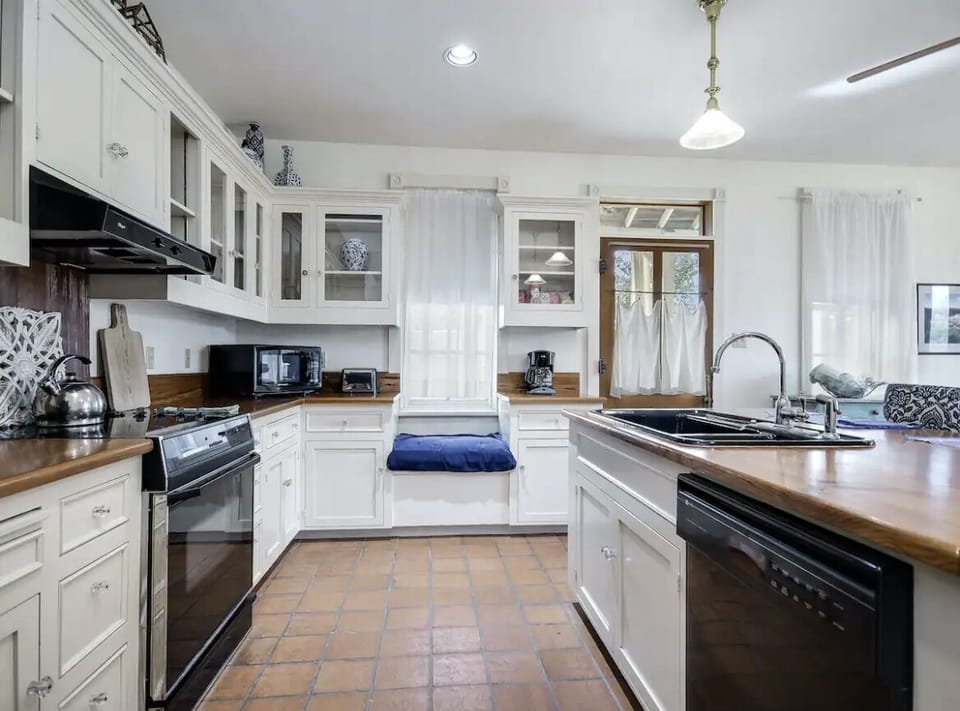 KITCHEN with Nook