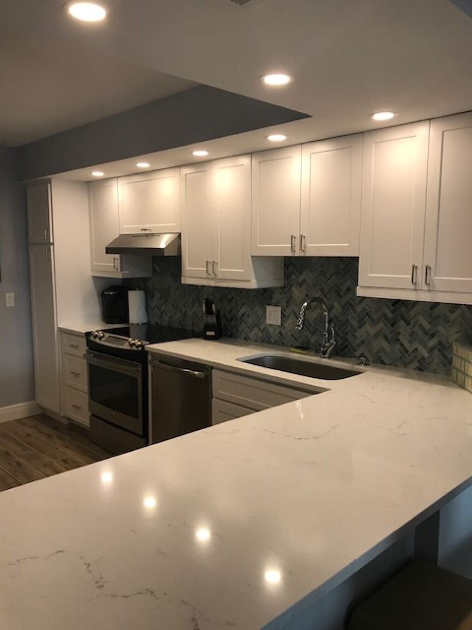 Fully equipped kitchen, air fryer, K Cup coffee, crockpot, microwave, ice maker
