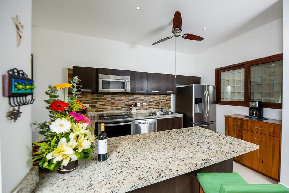 Kitchen with 2 bar stools