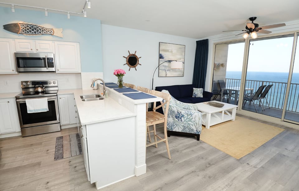 Kitchen 
Living Room
Balcony