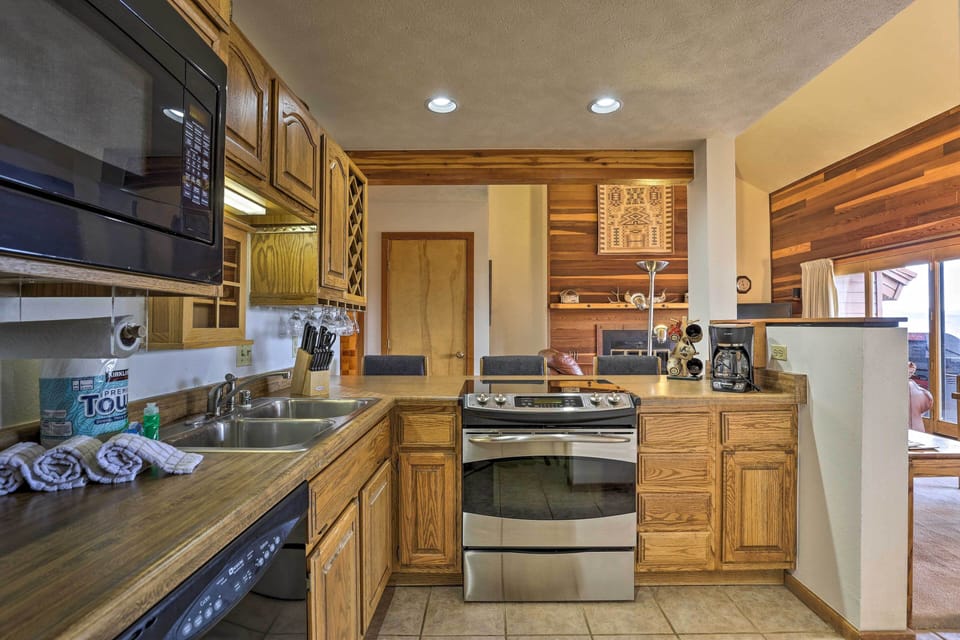 Kitchen | Drip Coffee Maker | Knife Set | Dishwasher | Cooking Basics