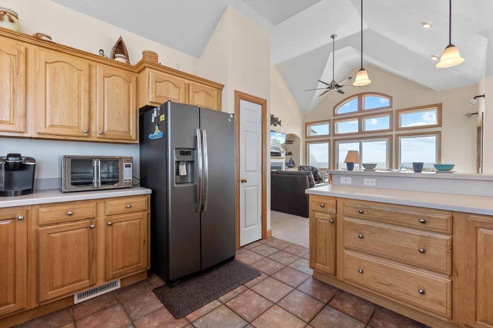 Surf-or-Sound-Realty-932-Dare-Dreamer-Kitchen-3