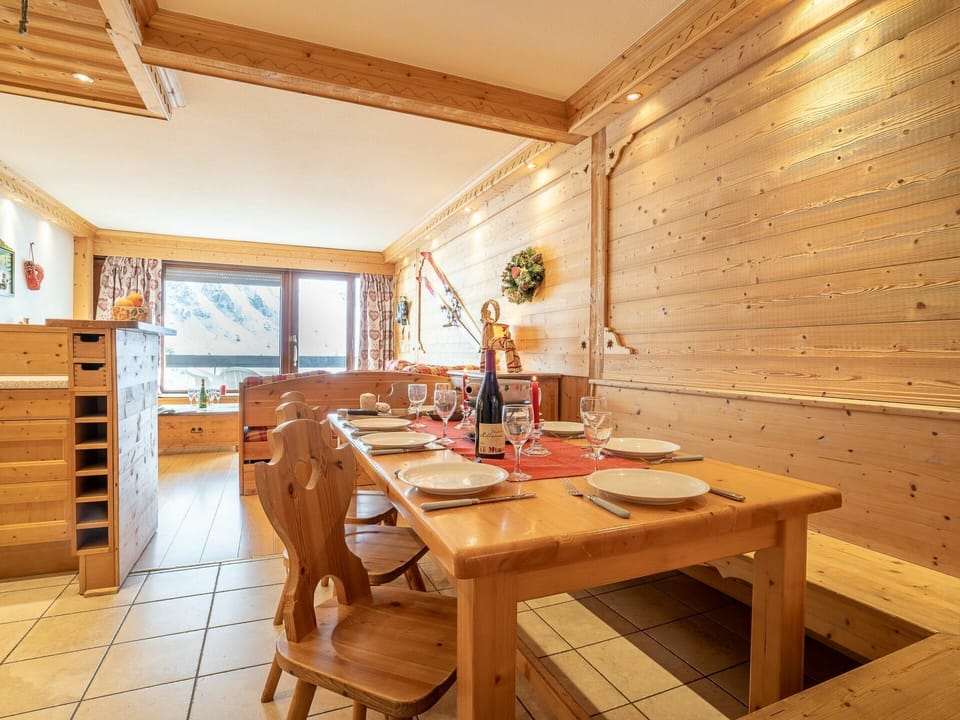 Table, Furniture, Property, Cabinetry, Wood, Flooring, Interior Design, Building, Floor, Chair