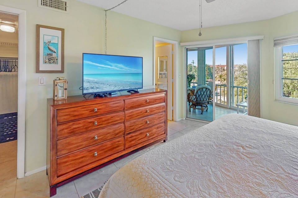 King Master bedroom with walk-in closet, ensuite bath and slider to the lanai plus cable & streaming on the flatscreen.