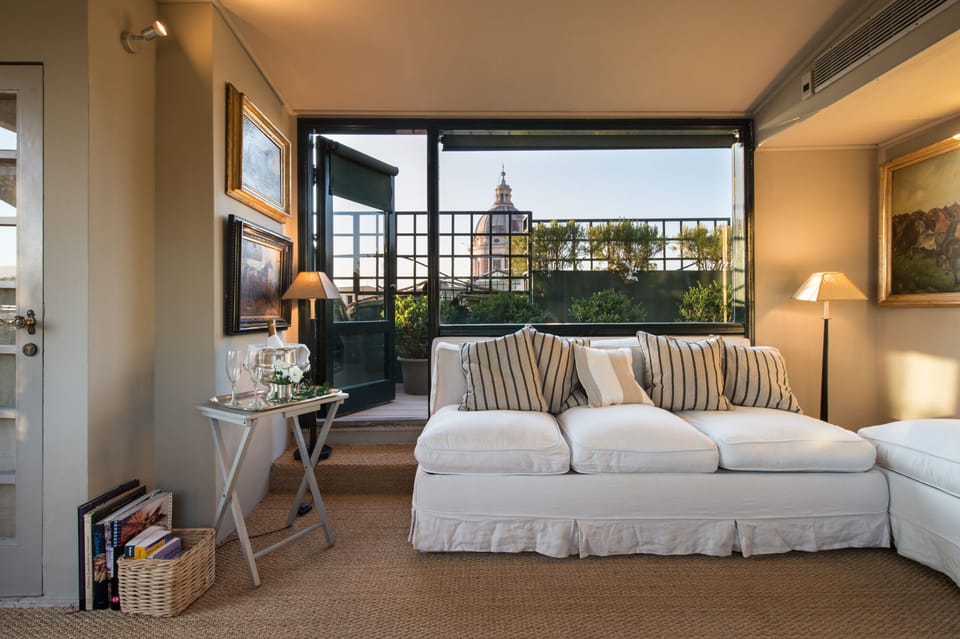 Indoor-Outdoor Living flows Seamlessly!