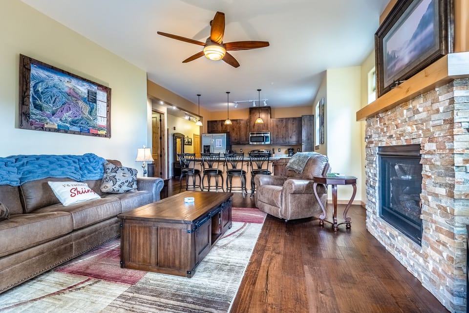 Living room - Living room with TV and fire place