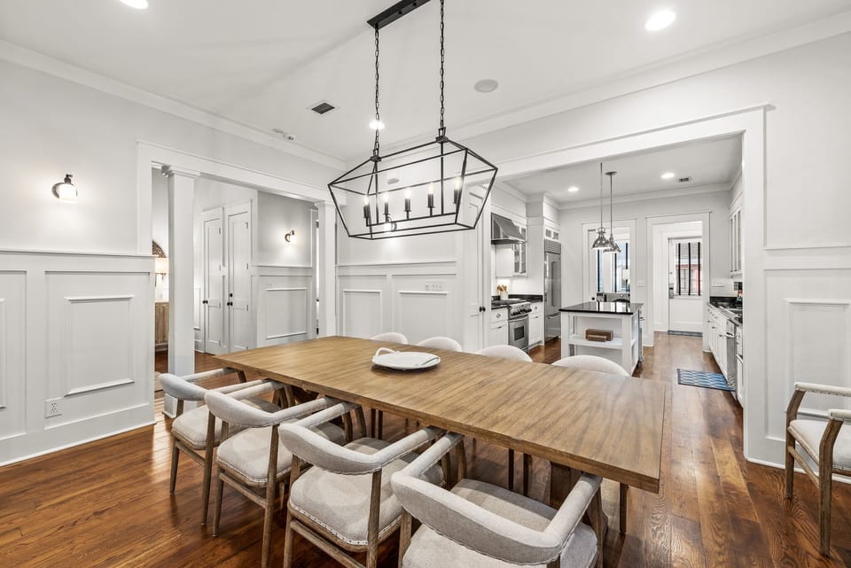 First Floor: Dining