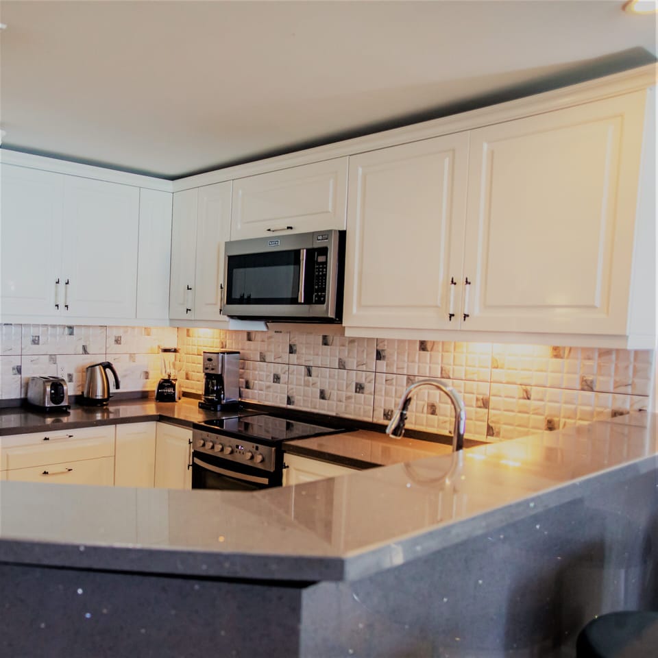 NEWLY UPGRADED KITCHEN