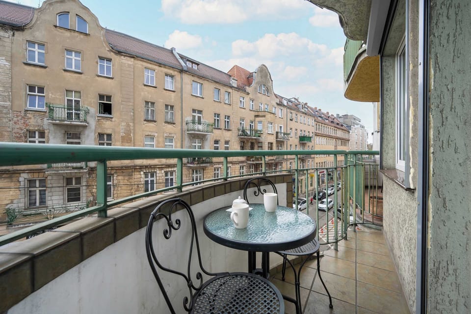 Balcony with bistro set and scenic view – Ideal for morning coffee or evening relaxation.