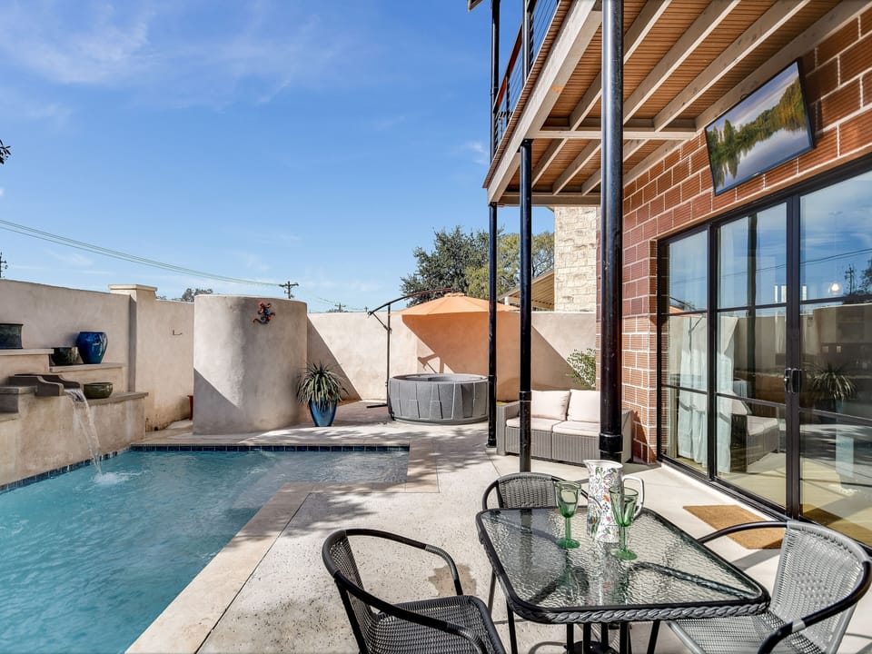 POOL HOTTUB