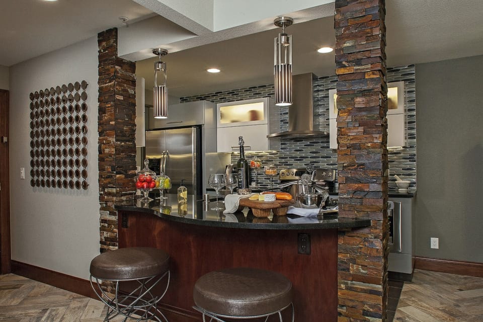 Make a tasty snack in your own kitchen before enjoying it at the attached bar!