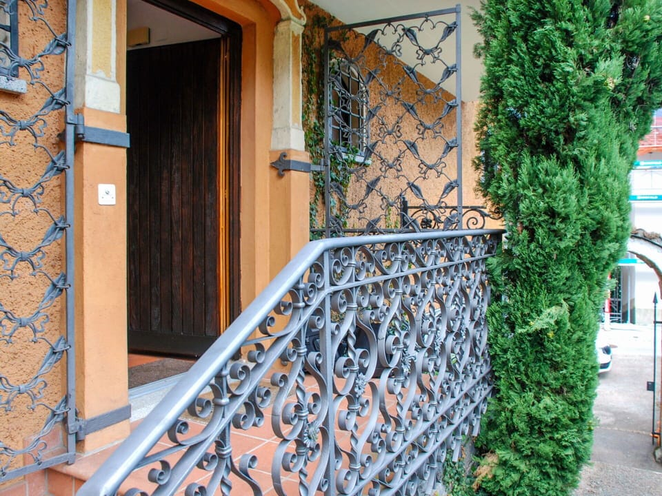 Plant, Property, Azure, Wood, Wall, Composite Material, Real Estate, Facade, Tints And Shades