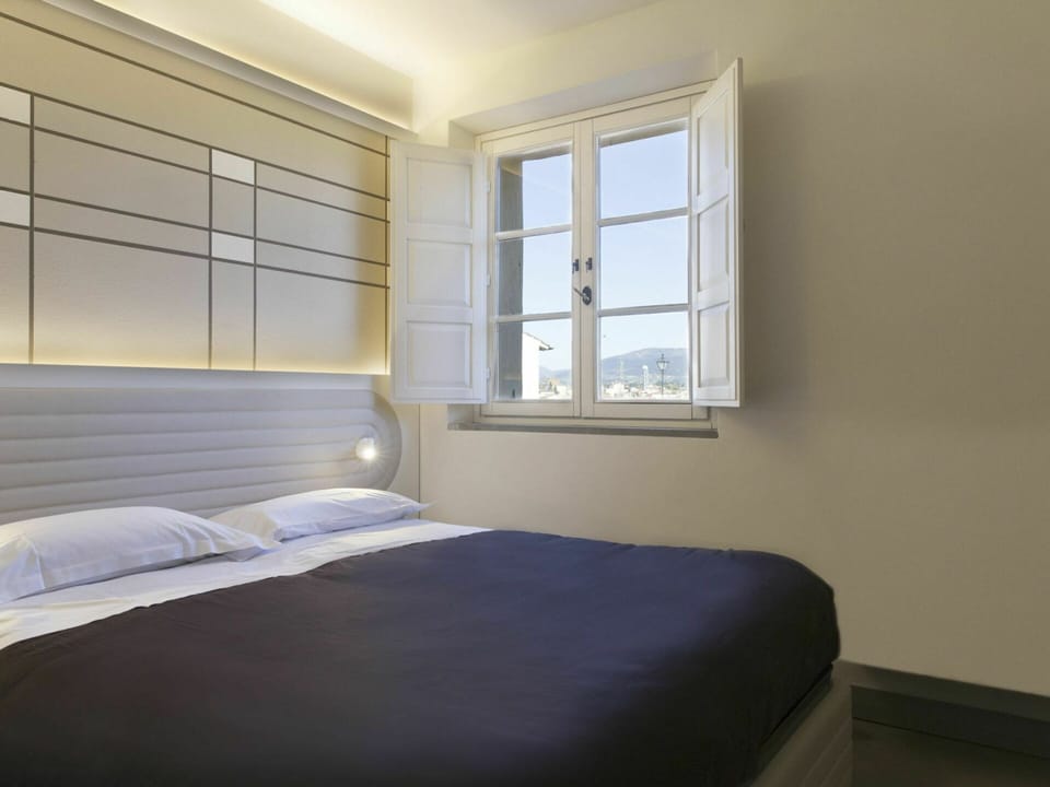 Bedroom, Furniture, Room, Bed, Property, Bed Sheet, Bed Frame, Interior Design, Mattress, Floor