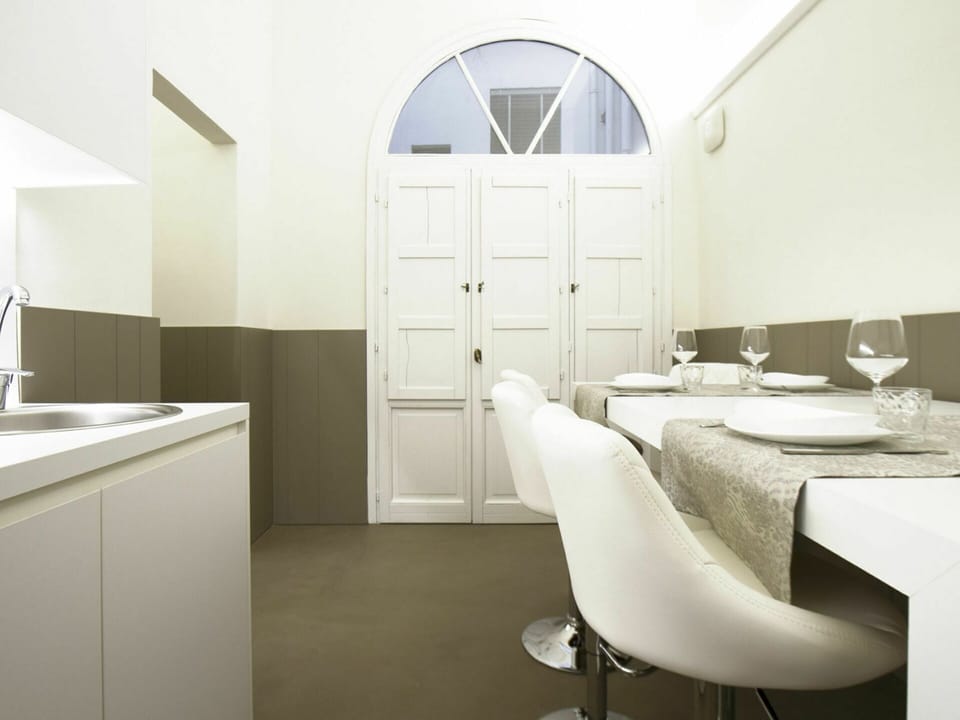 White, Room, Property, Interior Design, Floor, Bathroom, Tile, Furniture, Architecture, Wall