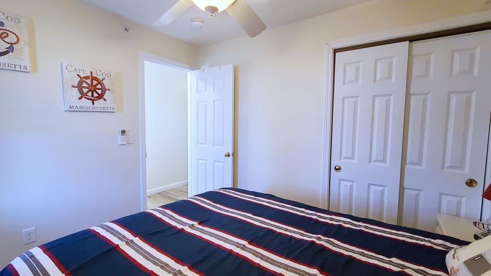 Bedroom with queen bed