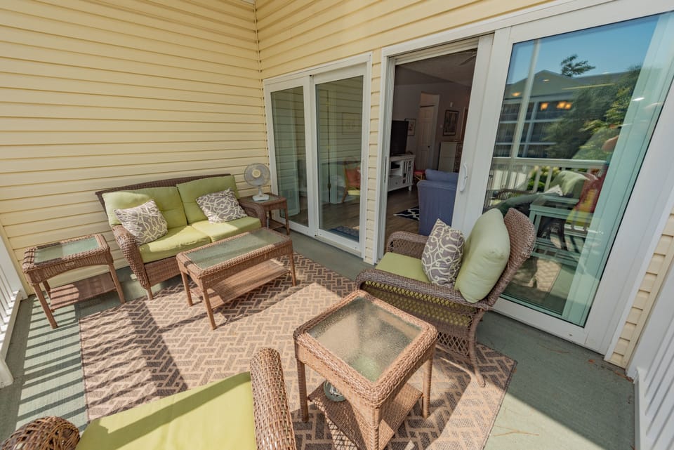 Porch with ample seating