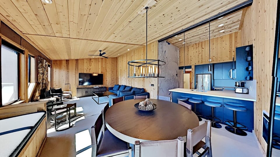 Gorgeous Slopeside Home With Plenty of Room for Family