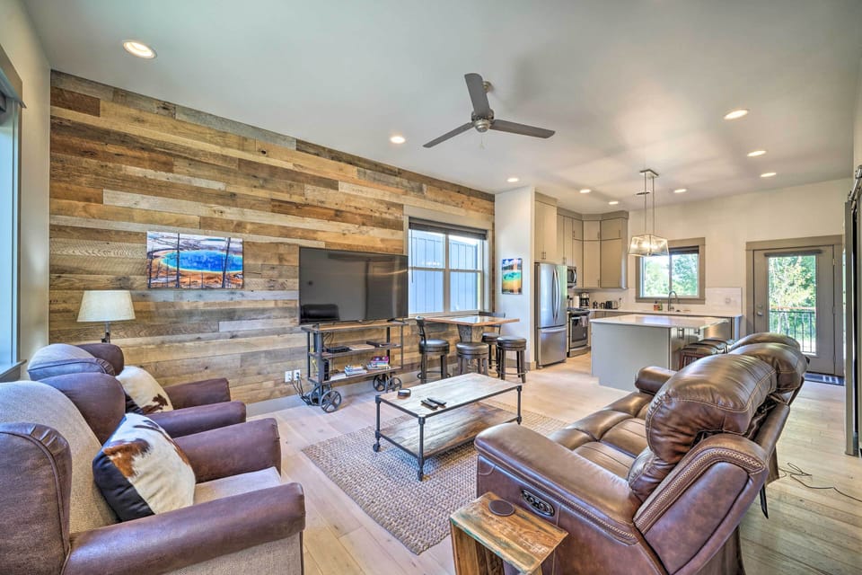 Living Room | Free WiFi