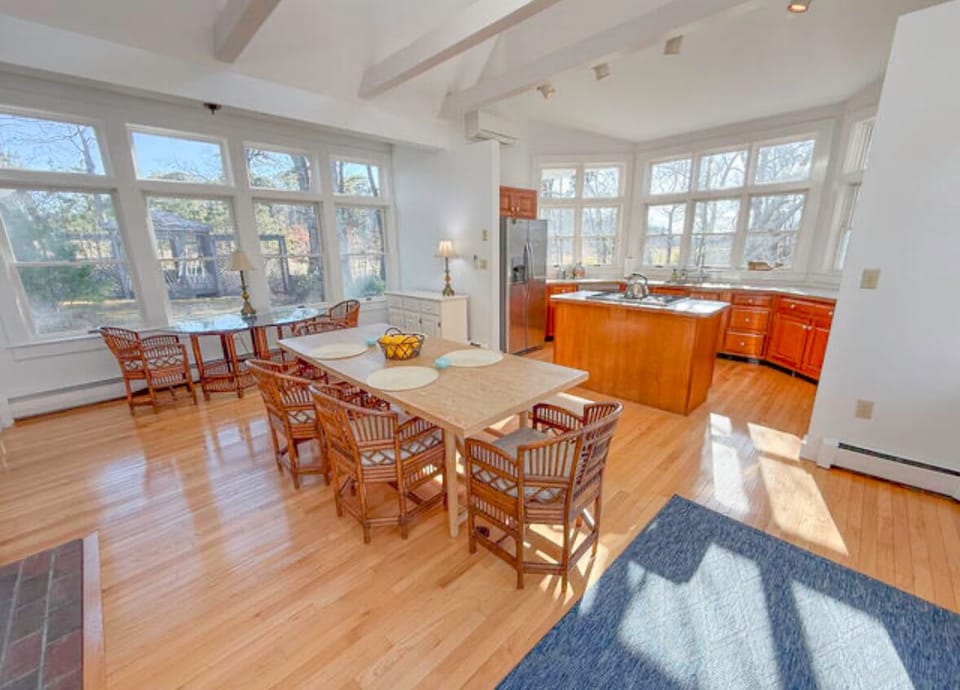 Kitchen + dining area