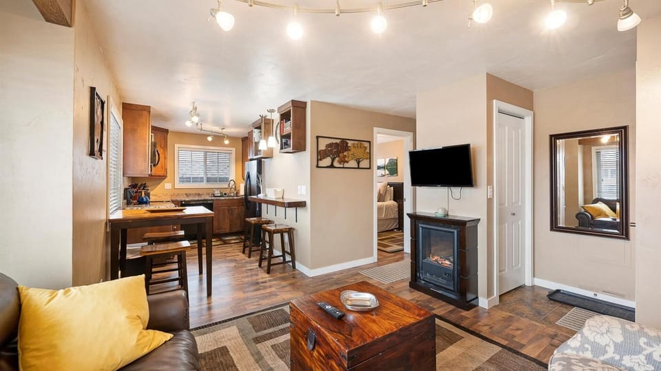 Living room with seating for 4, electric fireplace and HDTV with streaming capabilities
