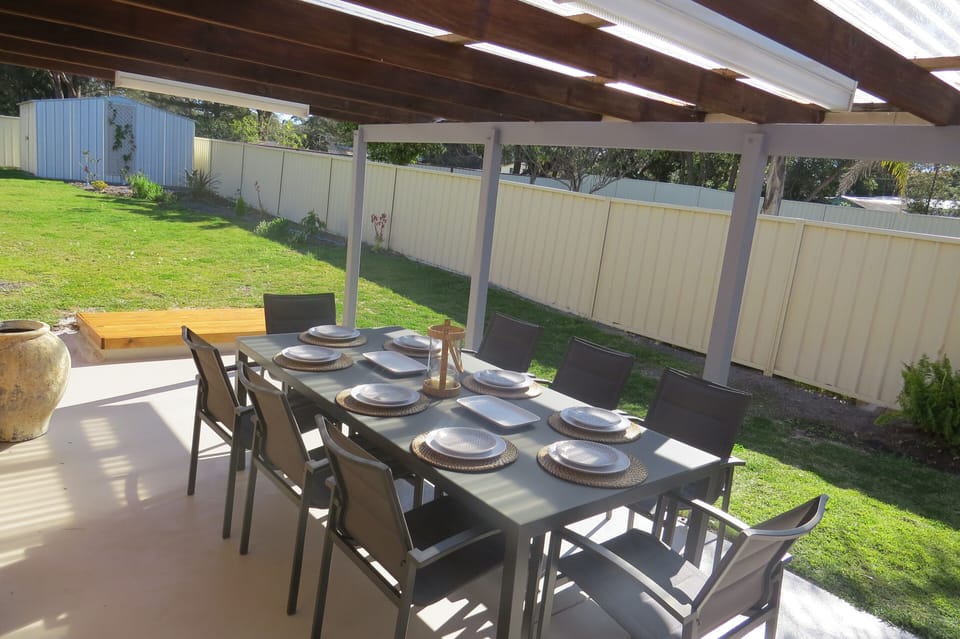 8 seater outdoor setting LoQ