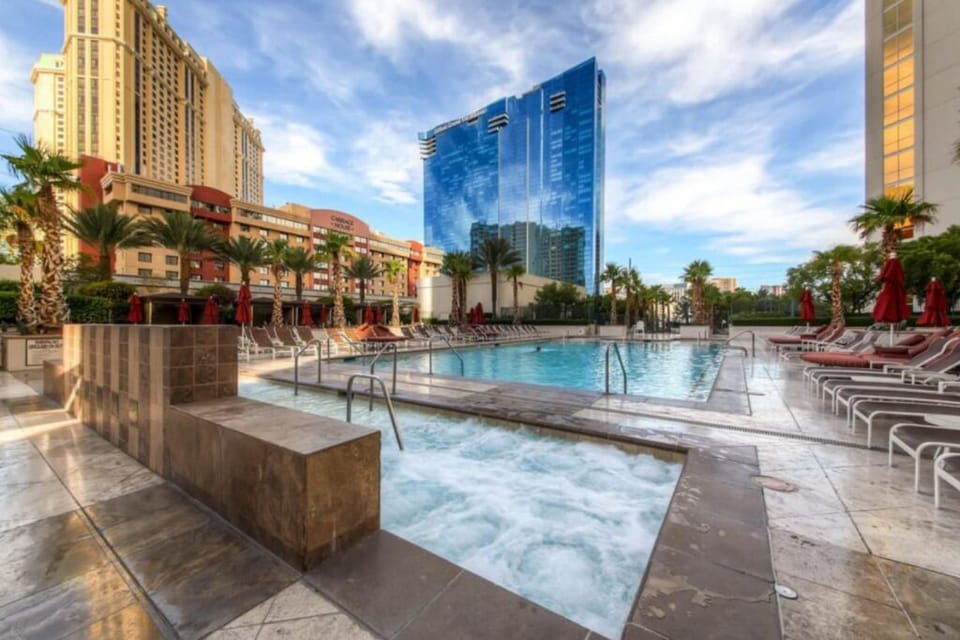 Jacuzzi and Pool