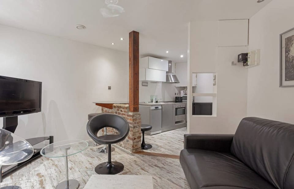 The Eiffel Stay Modern 2BDR in Paris Center Apartment in Paris