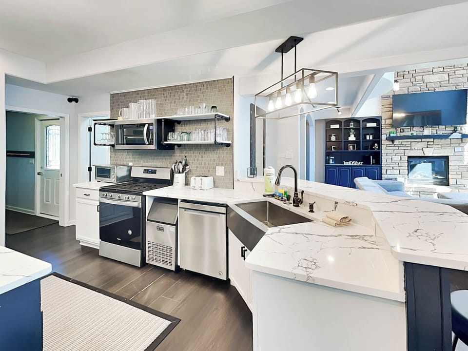 Full Kitchen