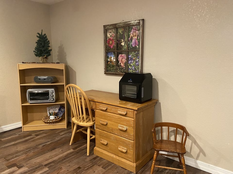 Air fryer and toaster oven for your baking needs with desk work space and WIFI