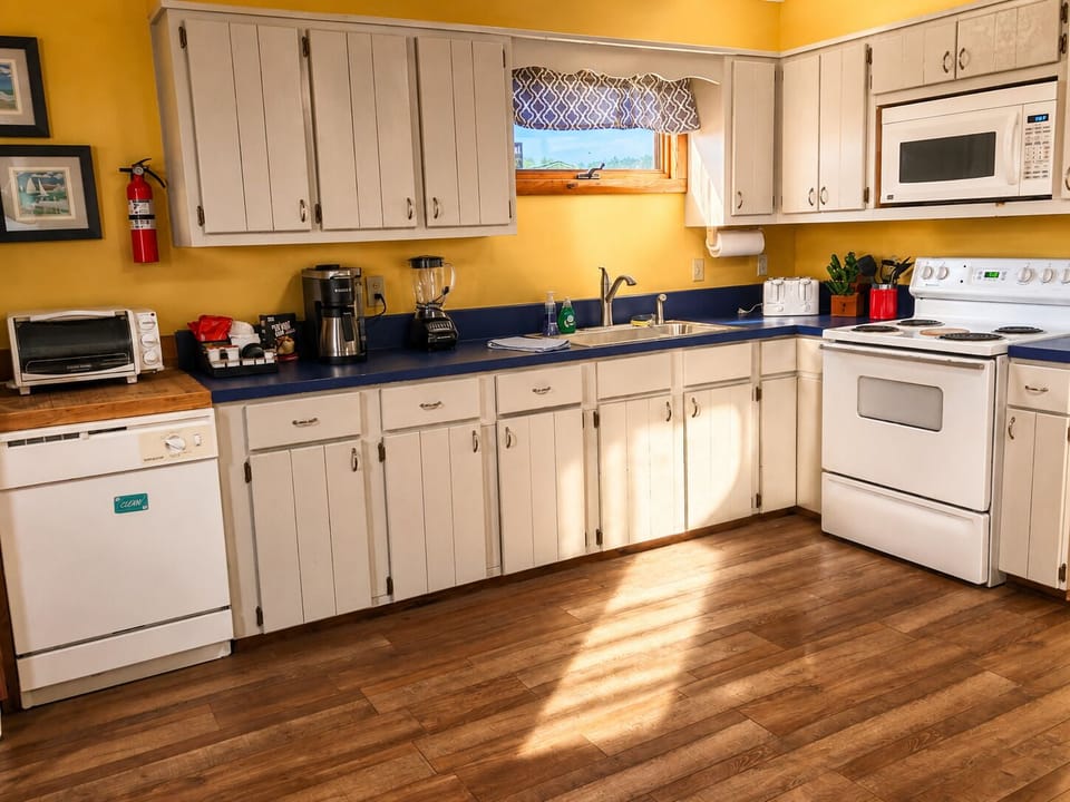 Sharp knives, spices, utensils, oh, my!  You can cook as much or as little as you like here (we won't judge) and some of our guests have made fabulous family feasts here.  The fully stocked kitchen offers everything you'll need for cozy meals at home